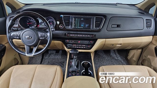 Kia Carnival — interior