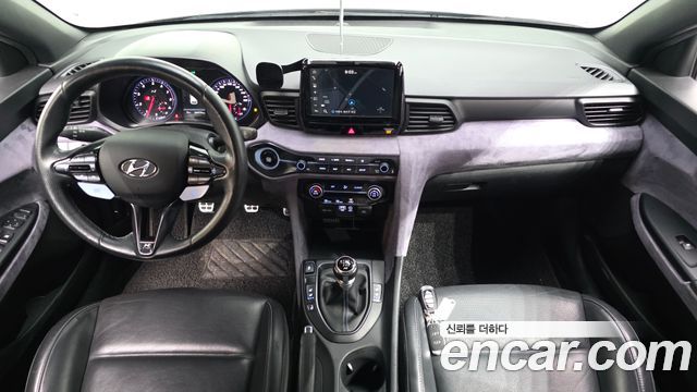Hyundai Veloster — interior
