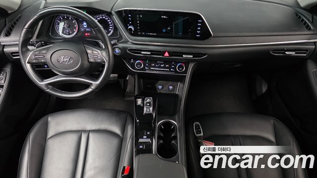 Hyundai Sonata — interior