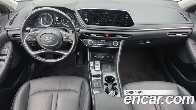 Hyundai Sonata — interior