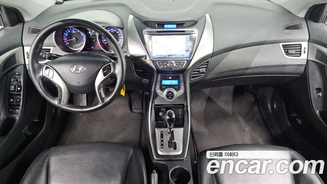 Hyundai Avante — interior