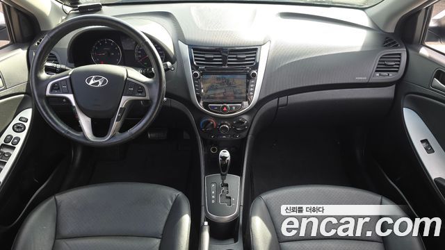 Hyundai Accent — interior