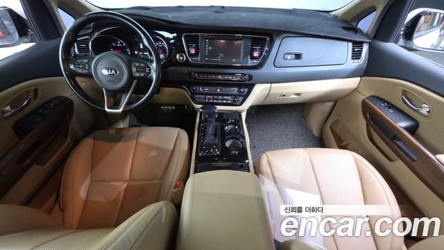 Kia Carnival — interior