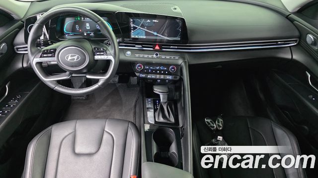 Hyundai Avante — interior