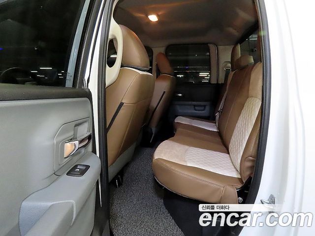Dodge Ram Pickup — interior