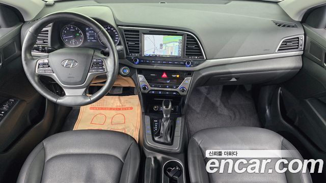 Hyundai Avante — interior