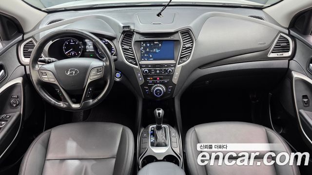 Hyundai Santa Fe — interior
