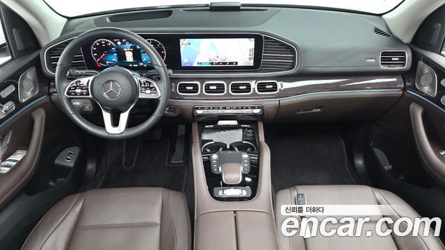 Mercedes-Benz GLE-Class — interior