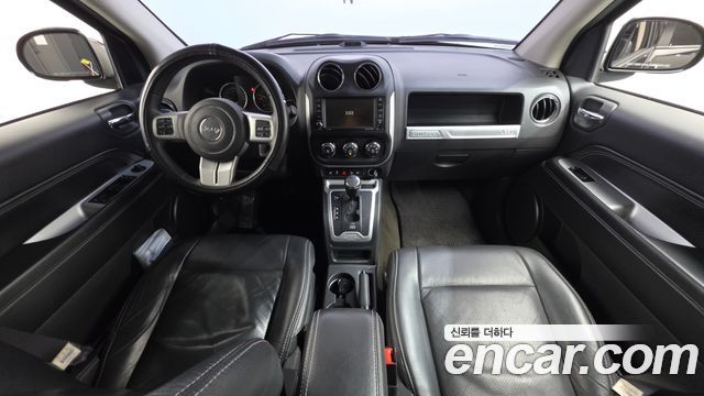 Jeep Compass — interior