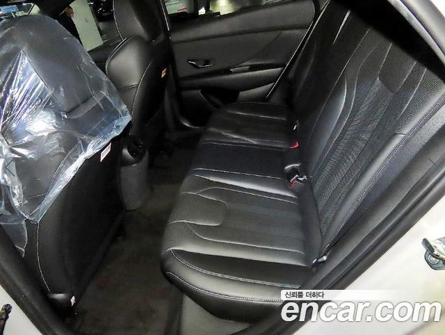 Hyundai Avante — interior