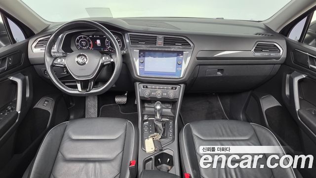 Volkswagen Tiguan — interior