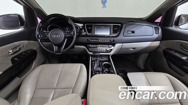 Kia Carnival — interior