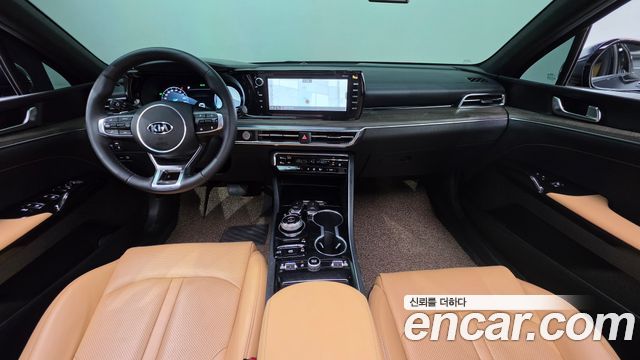 Kia K5 — interior