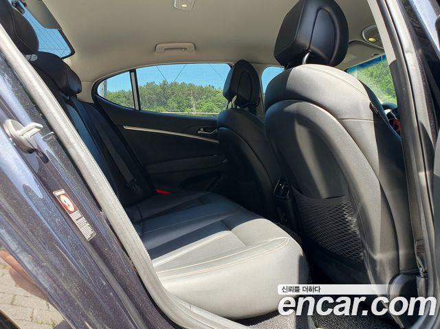 Genesis G70 — interior