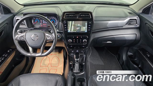 KG Mobility Tivoli — interior