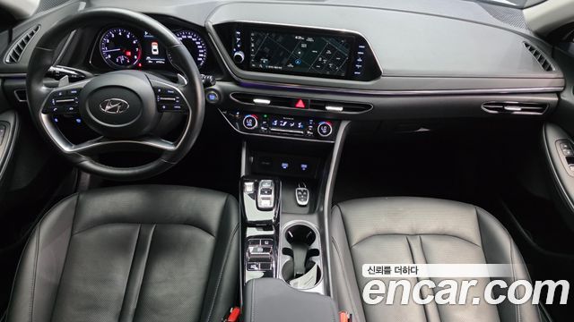 Hyundai Sonata — interior