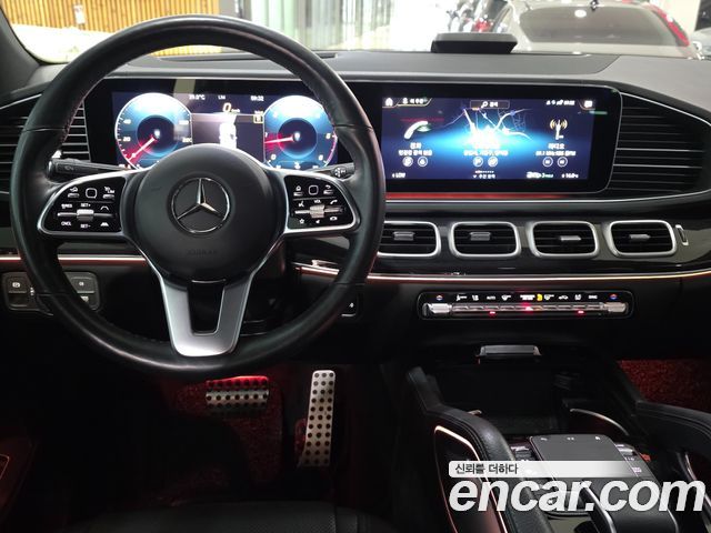 Mercedes-Benz GLE-Class — interior