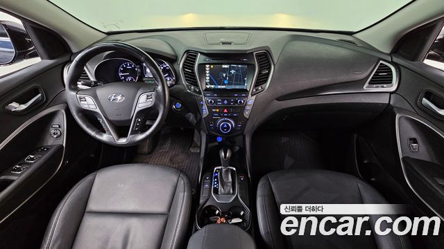 Hyundai Santa Fe — interior
