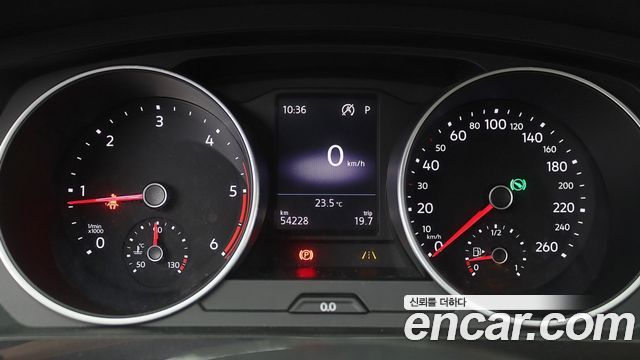 Volkswagen Tiguan — interior