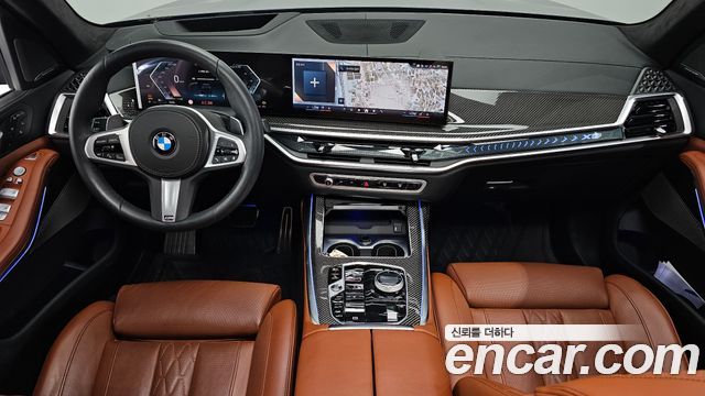 BMW X7 — interior