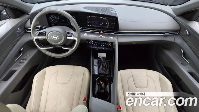Hyundai Avante — interior
