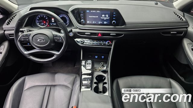 Hyundai Sonata — interior