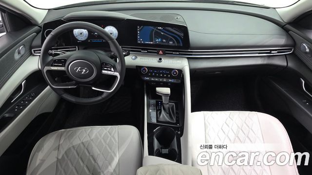 Hyundai Avante — interior