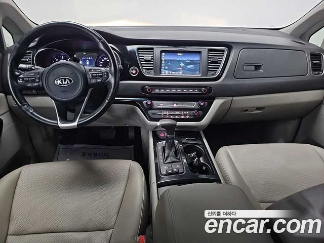 Kia Carnival — interior