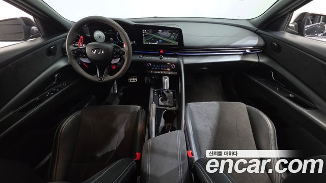 Hyundai Avante — interior