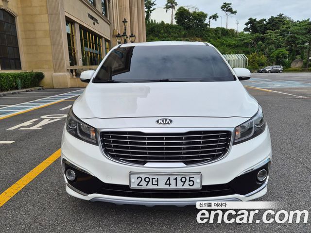 Kia Carnival — exterior