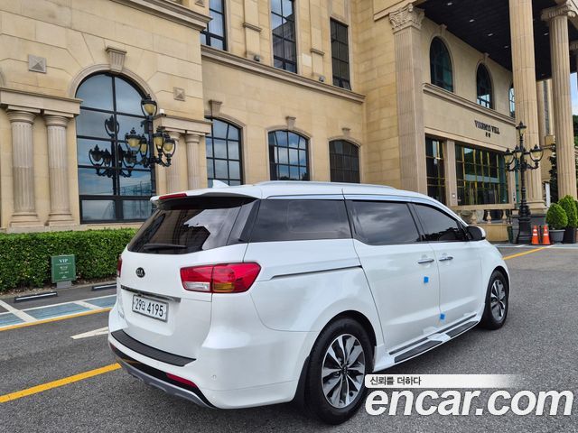 Kia Carnival — interior