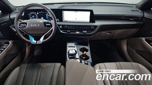 Kia K8 — interior