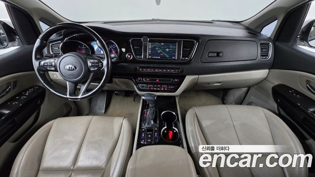 Kia Carnival — interior