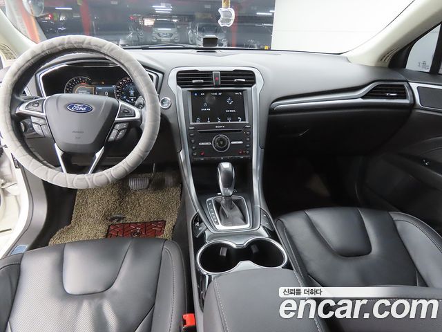 Ford Mondeo — interior