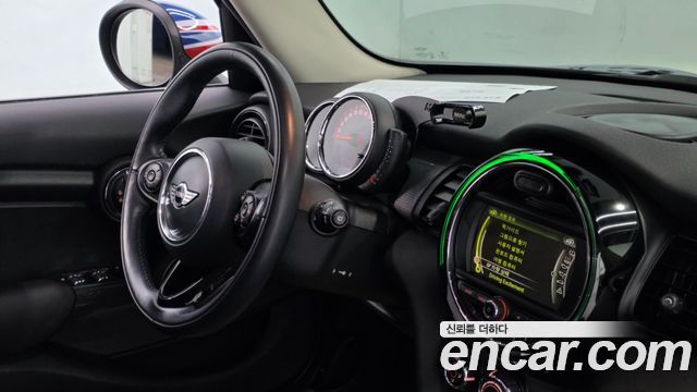 MINI Cooper — interior