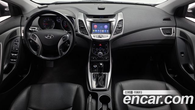 Hyundai Avante — interior