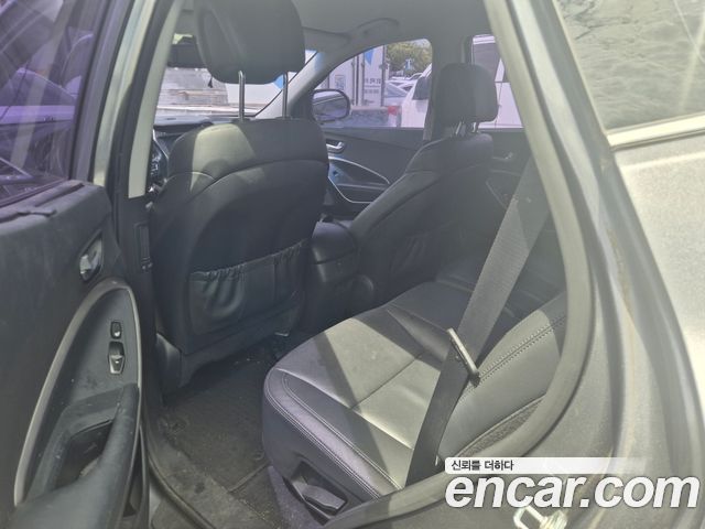 Hyundai Santa Fe — interior