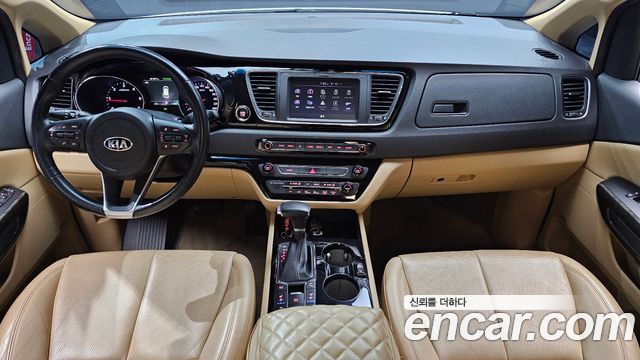 Kia Carnival — interior