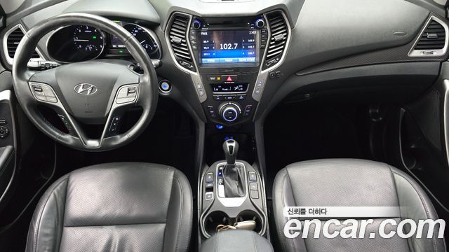 Hyundai Santa Fe — interior