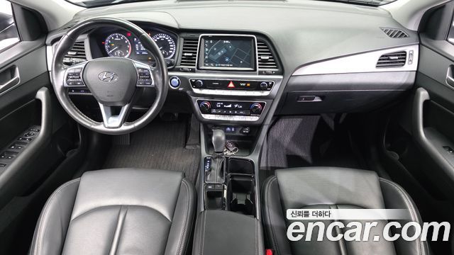 Hyundai Sonata — interior