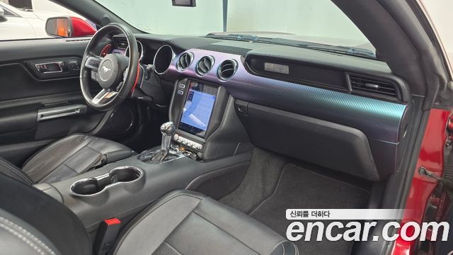 Ford Mustang — interior