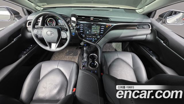 Toyota Camry — interior