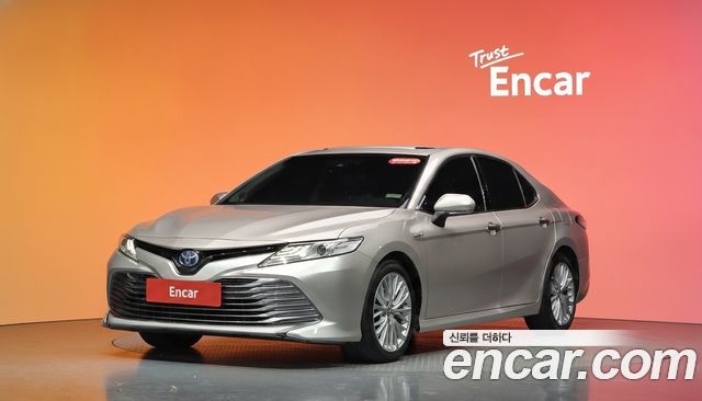Toyota Camry — exterior