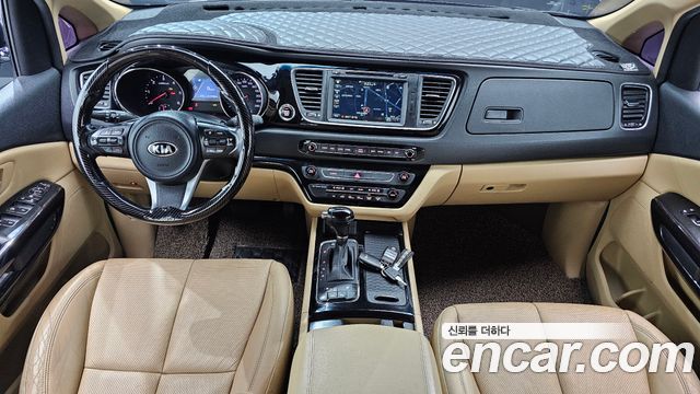 Kia Carnival — interior