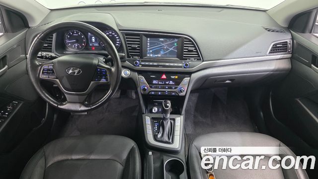 Hyundai Avante — interior