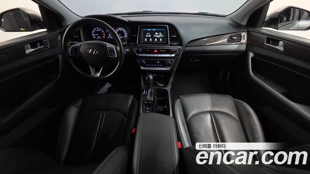 Hyundai Sonata — interior