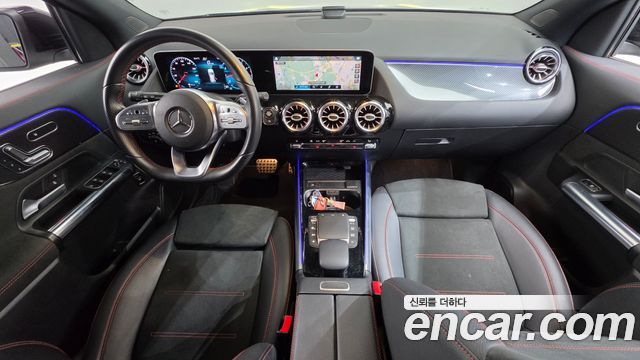 Mercedes-Benz GLA-Class — interior