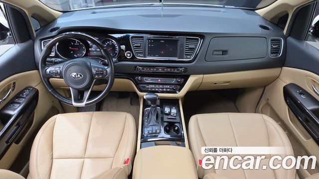 Kia Carnival — interior