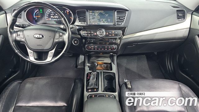 Kia K7 — interior