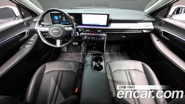 Hyundai Sonata — interior